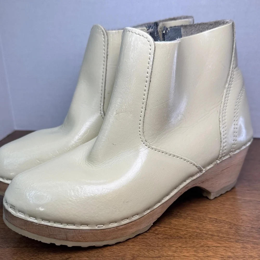 Hanna Andersson? Cream Patent Leather Wood Booties Boots, sz 36
